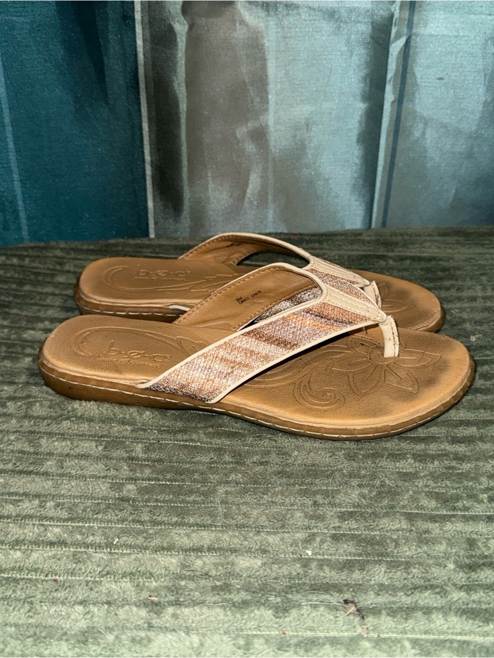 b.o.c. Women's Brown/Tan Textured Thong Sandals